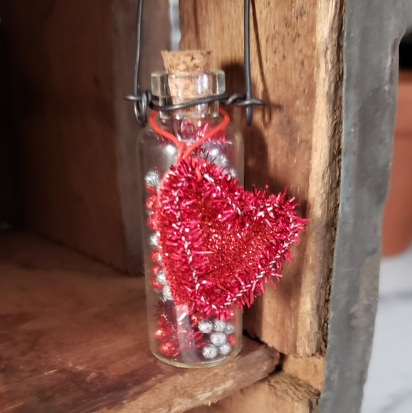 Mini bottle Valentine ornament charm - Picture 3 of 6